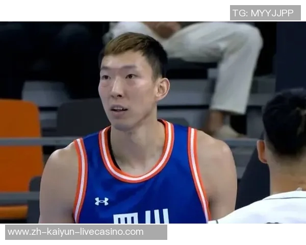 周琦在广西机场意外遇见北京队翟晓川调侃其再次归队的幽默瞬间